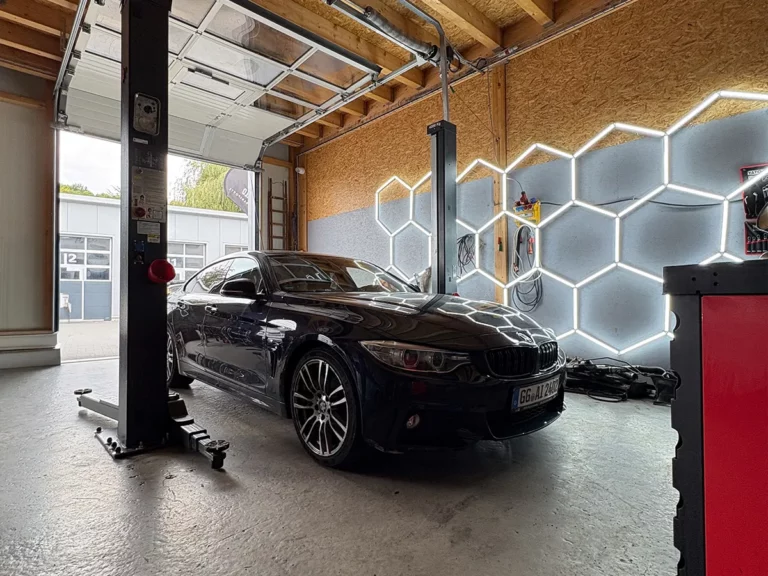 Kontakt Auto in der Kings Garage